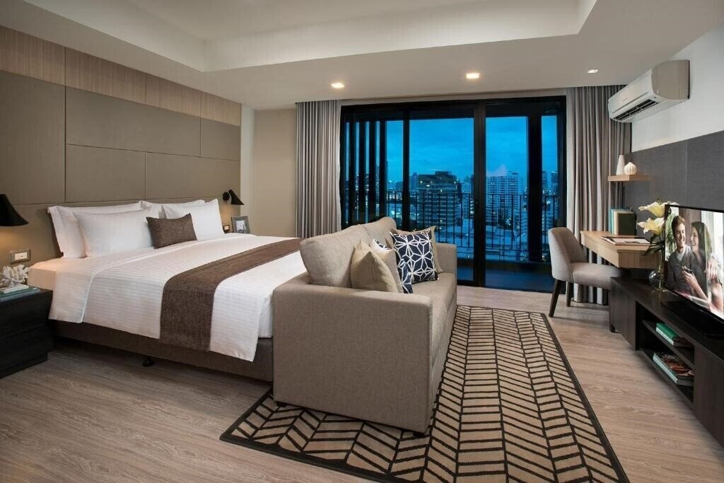 Фото Somerset Ekamai Bangkok 4*