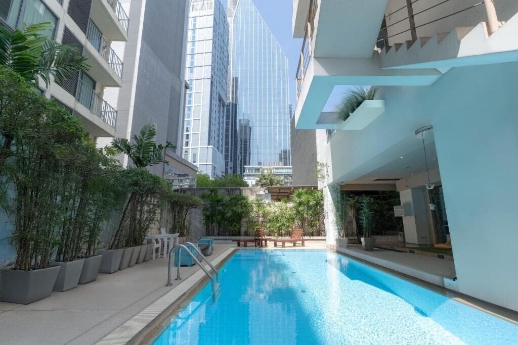 Отель Journeyhub Bangkok Sukhumvit 26 4*