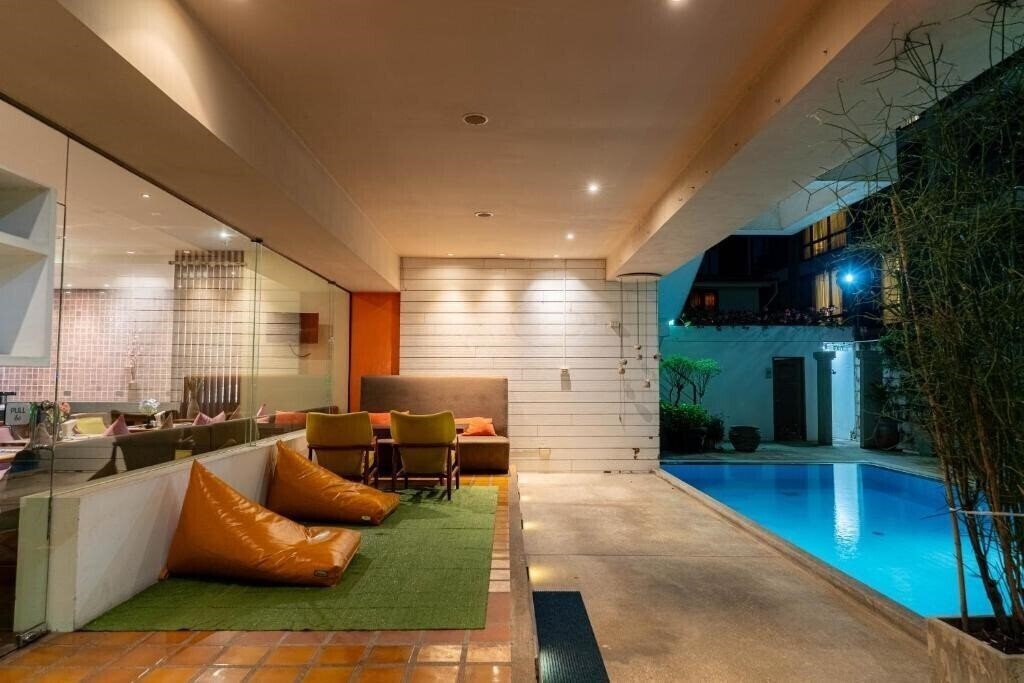 Фото Journeyhub Bangkok Sukhumvit 26 4*