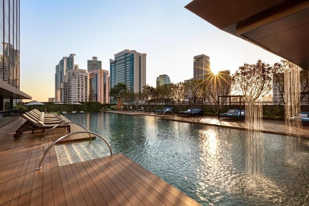 Отель Carlton Hotel Bangkok Sukhumvit 5*