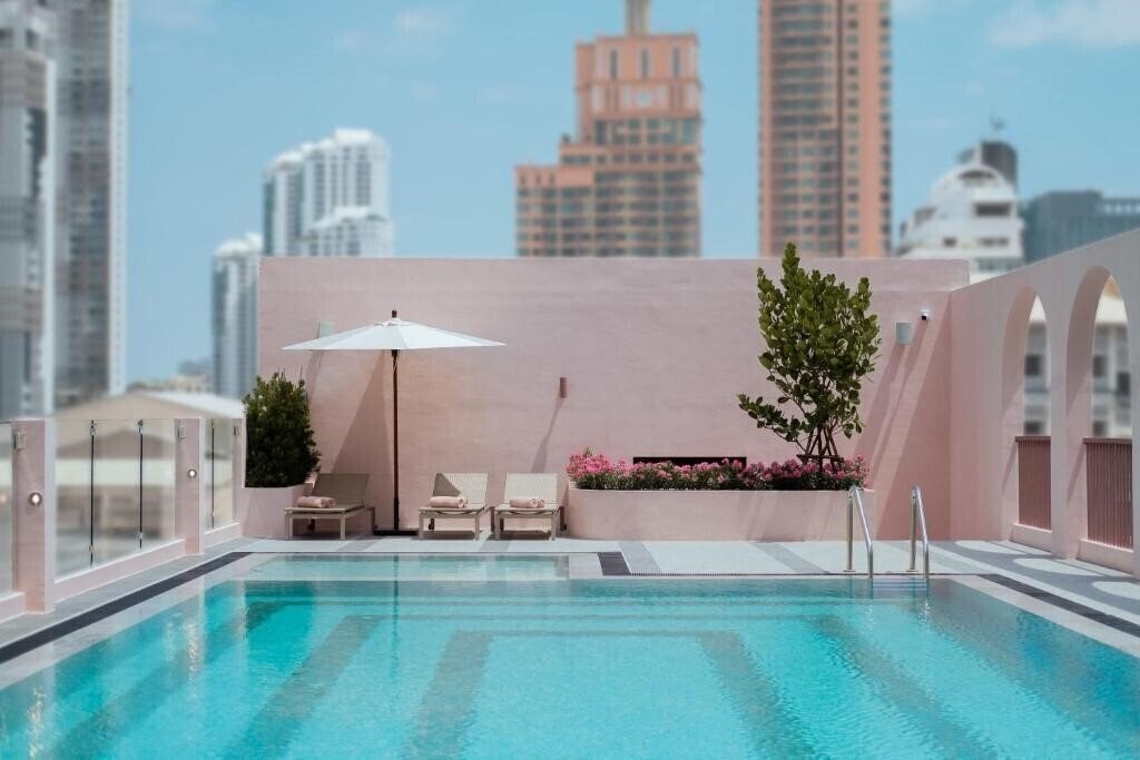 Отель Away Bangkok Sukhumvit 4*