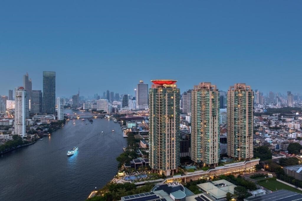 Отель Chatrium Hotel Riverside Bangkok 4*