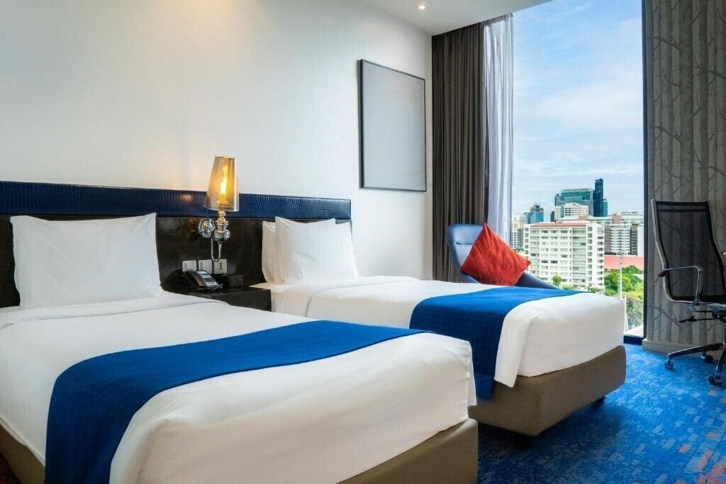 Фото Holiday Inn Express Bangkok Siam 4*
