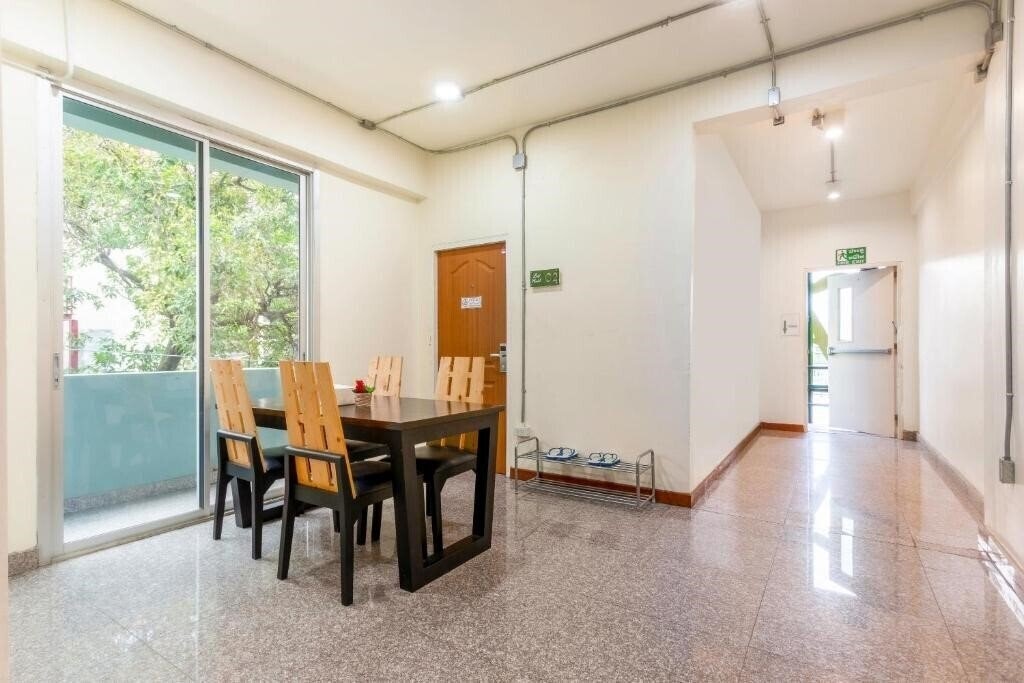 Oyo 928 Leaf Hostel 2* фотосуреті