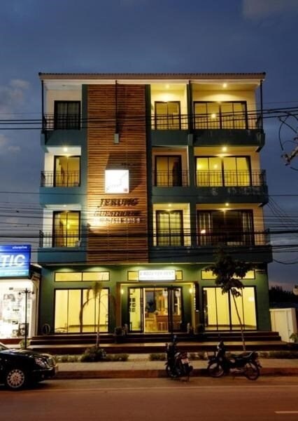 Отель Jerung Hotel Khaolak 2*