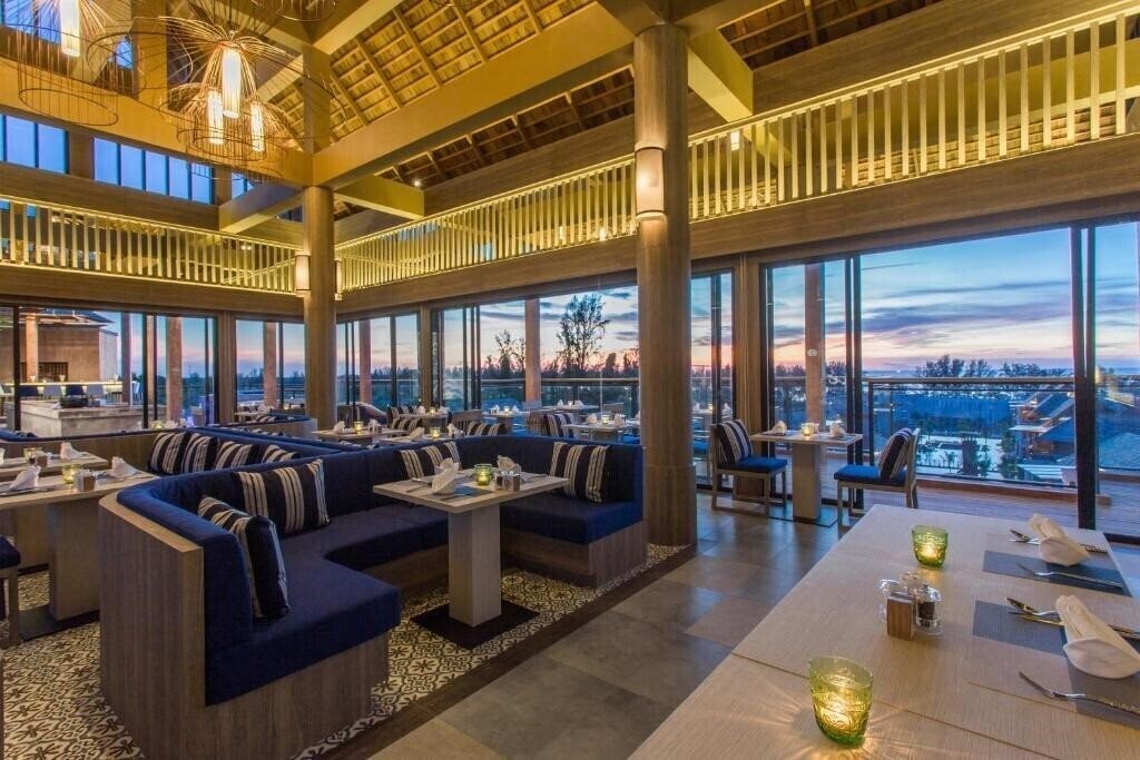 Mai Holiday By Mai Khao Lak 5* суреті