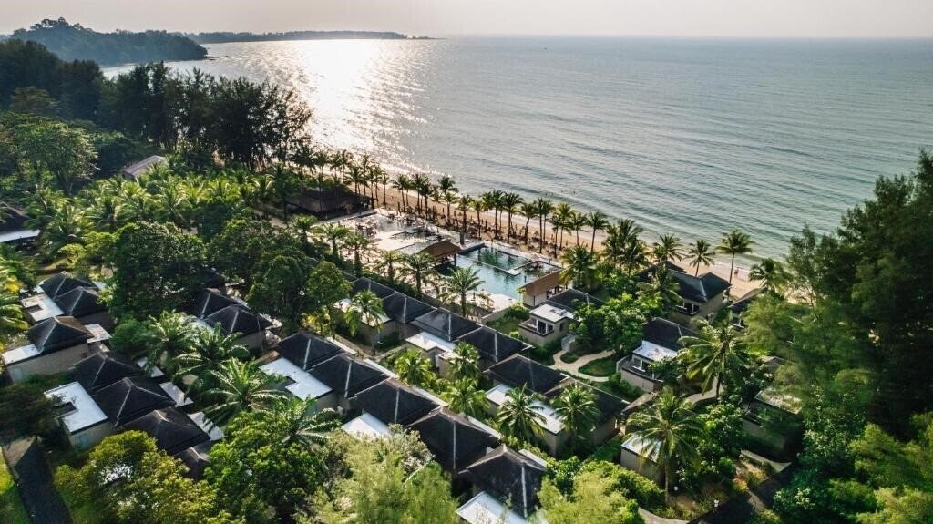 Отель Beyond Resort Khaolak 4*