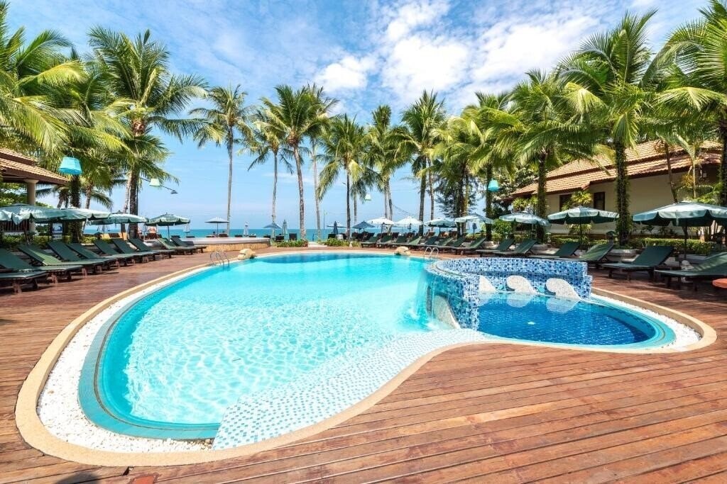 Картинка Khao Lak Bay Front Resort 3*