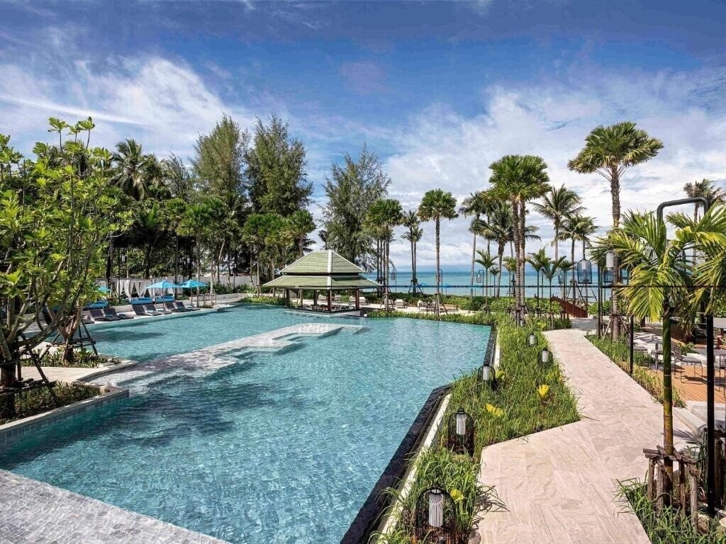 Отель Grand Mercure Khao Lak 5*