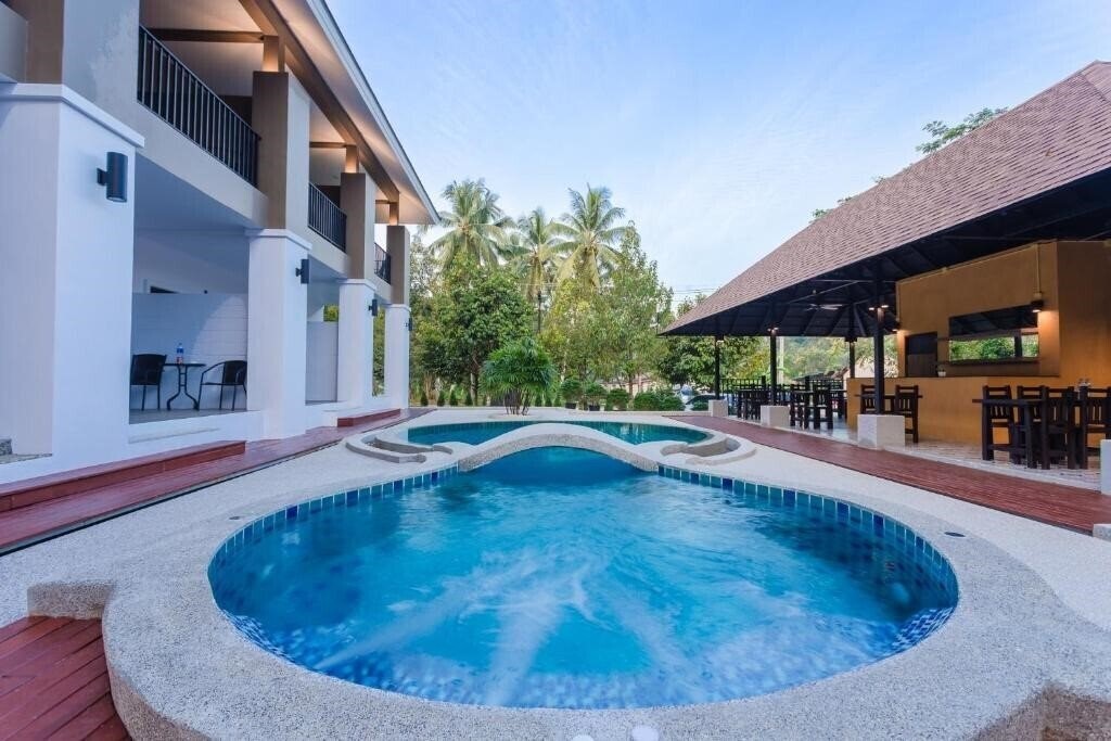 Отель The Retreat Khaolak Resort 3*