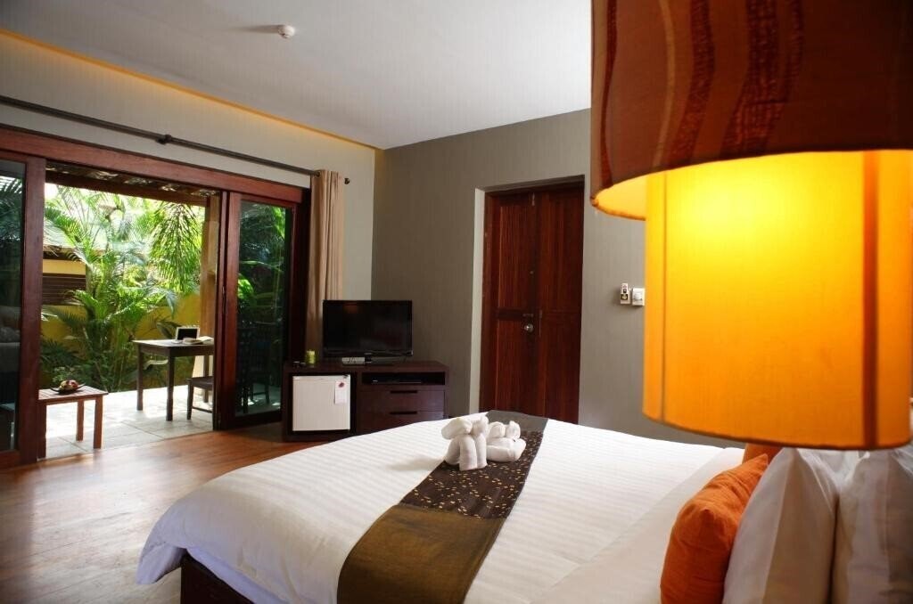 Отель Chong Fah Beach Resort 4*