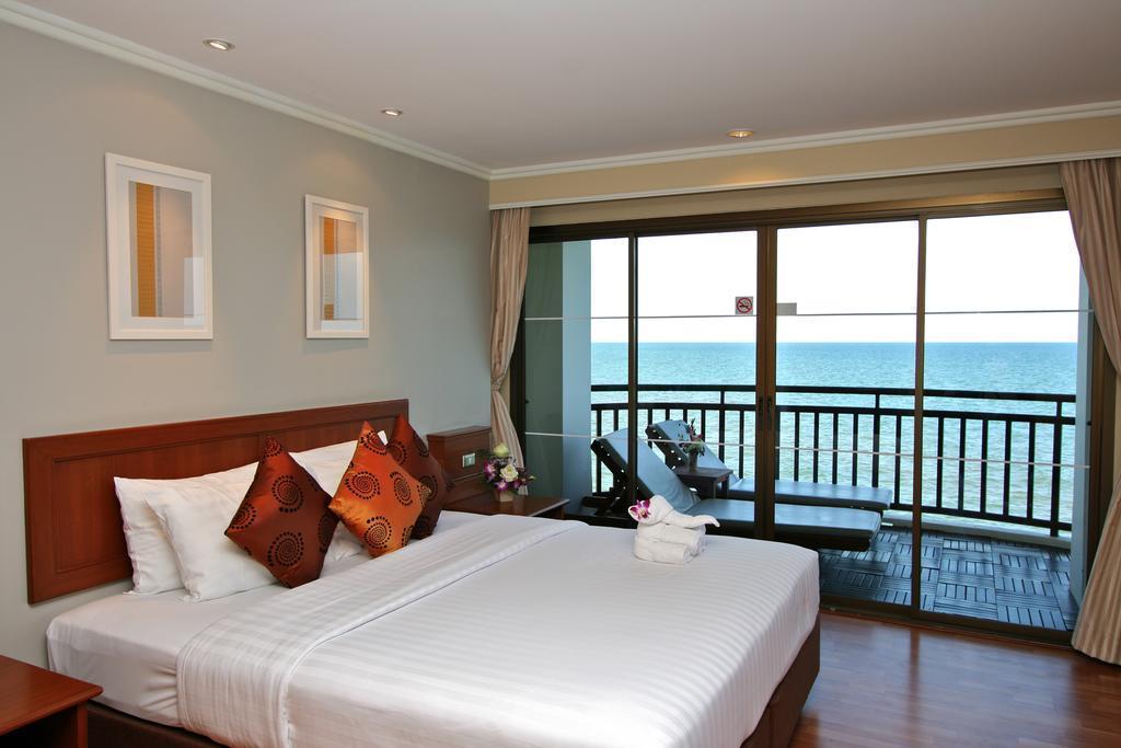 Imperial Hua Hin Beach Resort 3* суреті