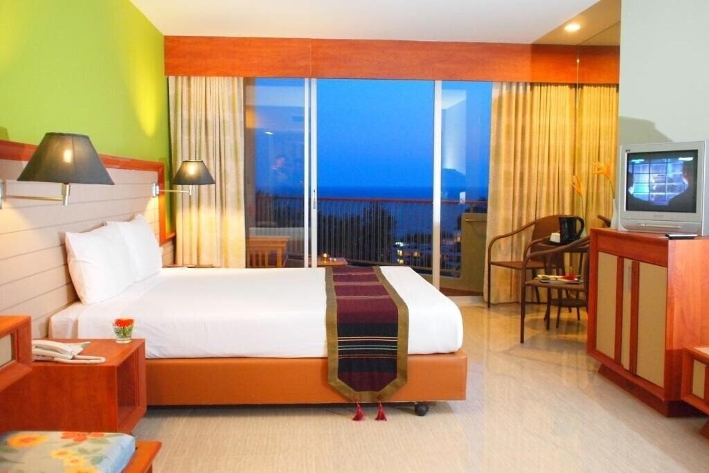 Long Beach Cha-Am Hotel 3* суреті