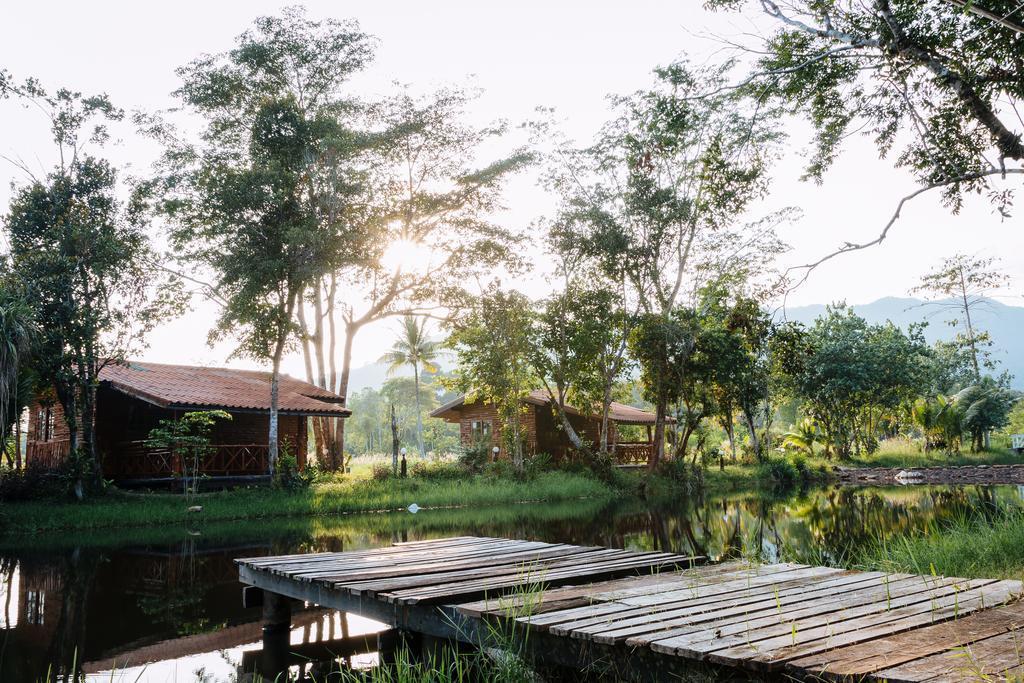 Отель Koh Chang Boat Chalet (ex. Aunchaleena Beach Front) 3*
