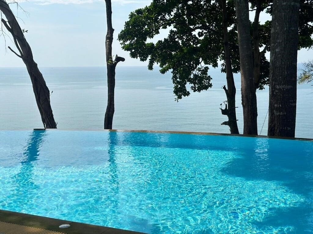 Отель Chang Cliff Resort 3*
