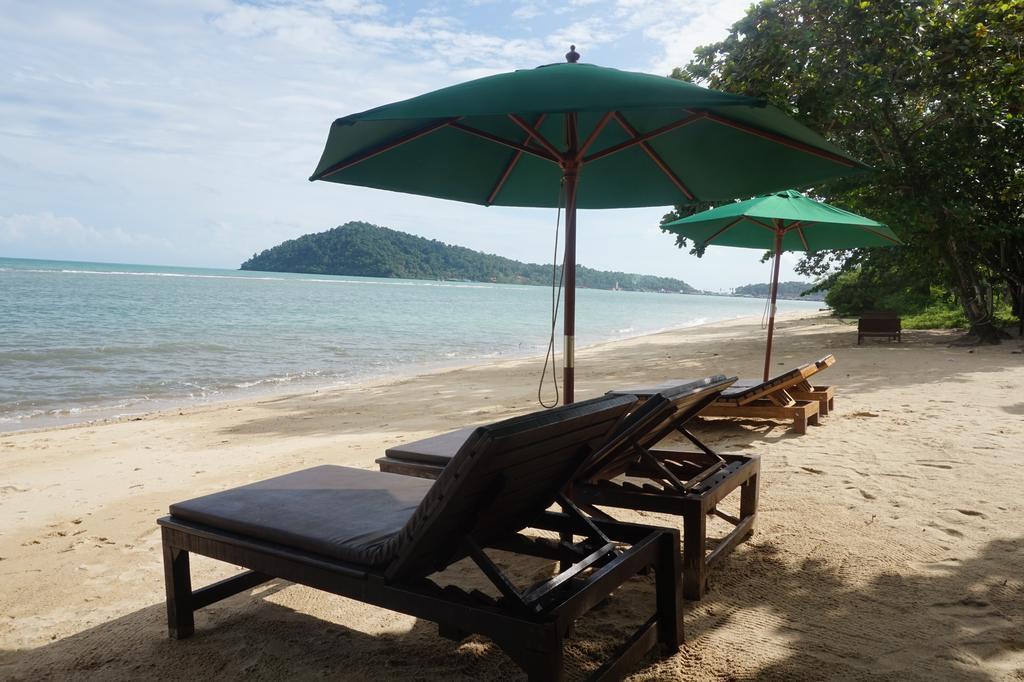 Отель Tropical Beach Koh Chang 3*