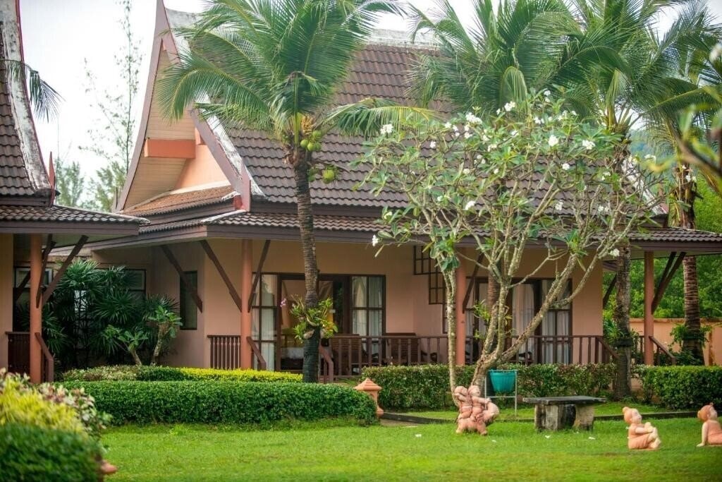 Lanta Casuarina Beach Resort 3* суреті