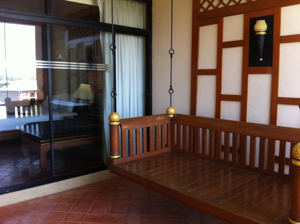 Pavilion Queen’s Bay 4* суреті