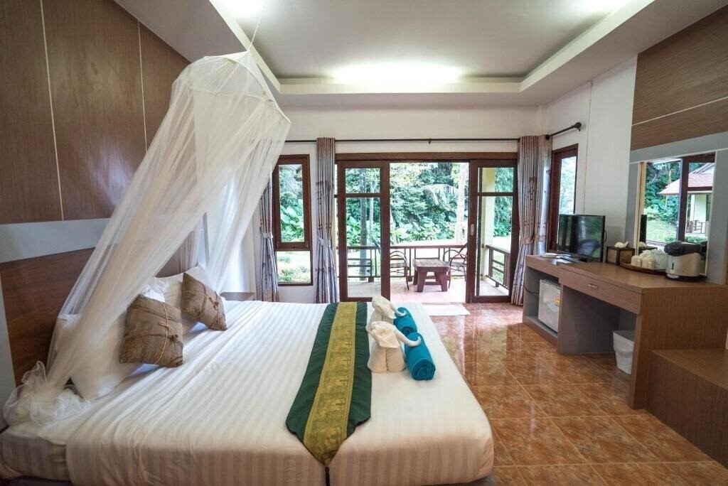 Фото Tonsai Bay Resort 4*