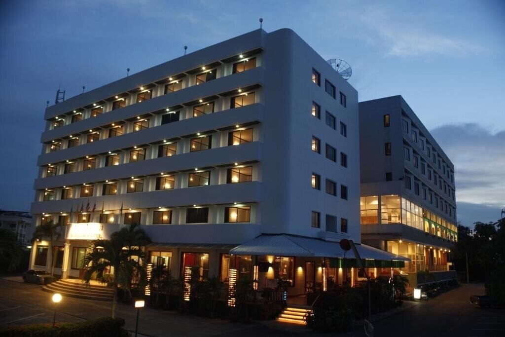 Отель Boonsiam Hotel 3*