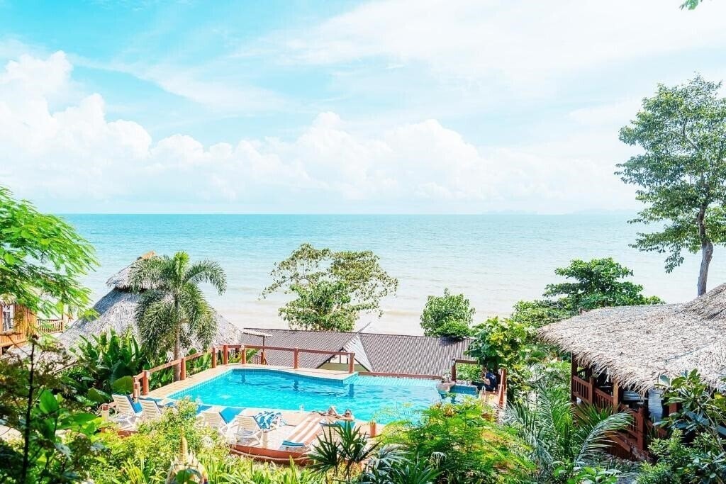 Отель Koh Jum Resort Krabi 3*