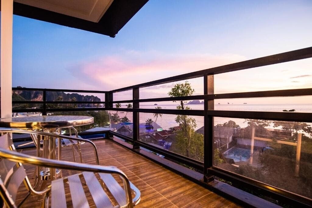 Отель Days Inn by Wyndham Aonang 3*