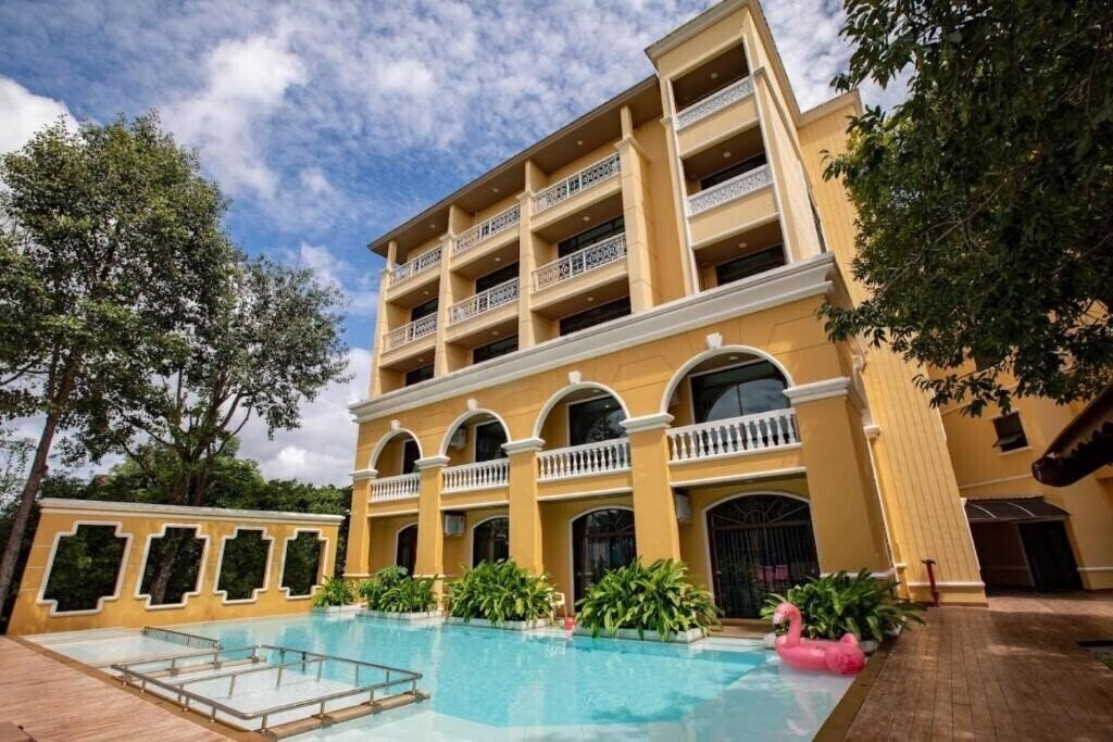 The Pineapple Hotel 3* суреті