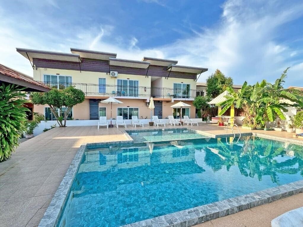 Отель Anyavee Chom by The Sea 3*