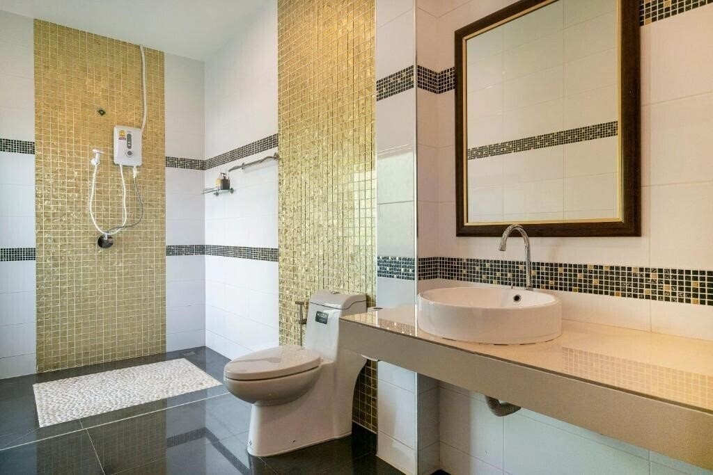 Oyo 665 Sj House Hotel 3* фотосуреті