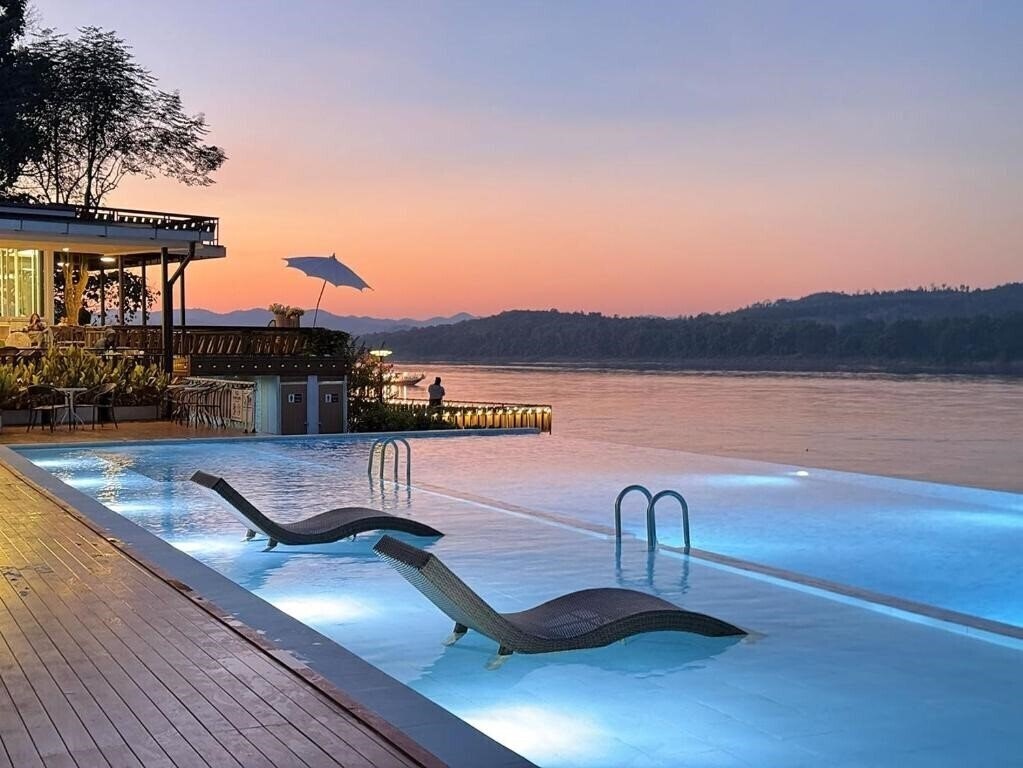 Отель Chiangkhan River Mountain Resort 3*