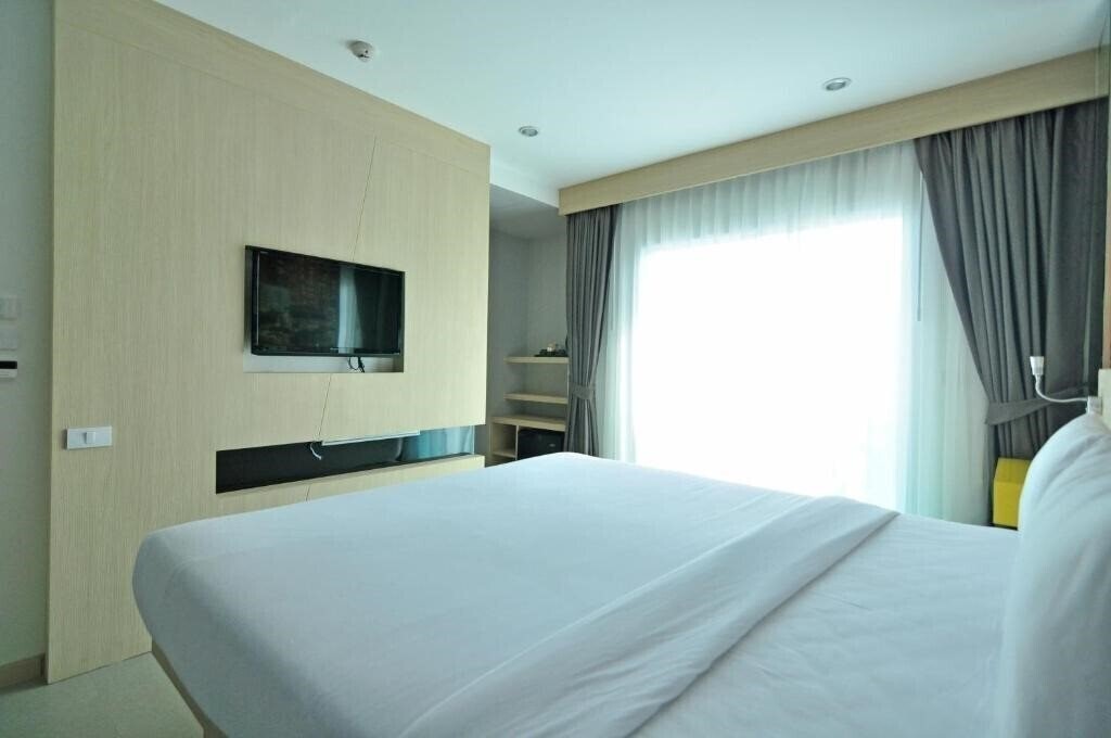 The AIM Patong Hotel 3* суреті