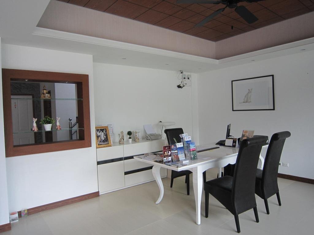 White Cat Hotel 2* суреті