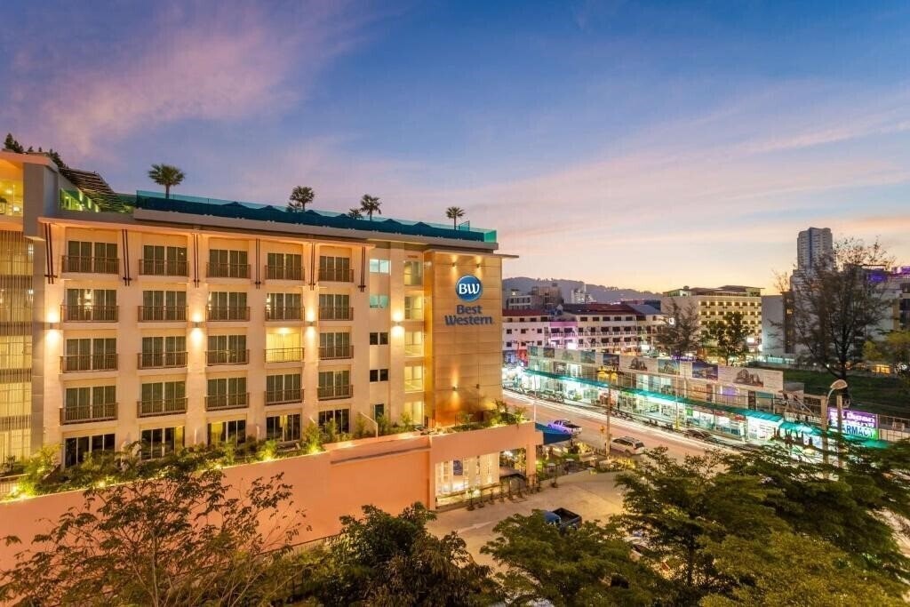 Отель Best Western Patong Beach 3*