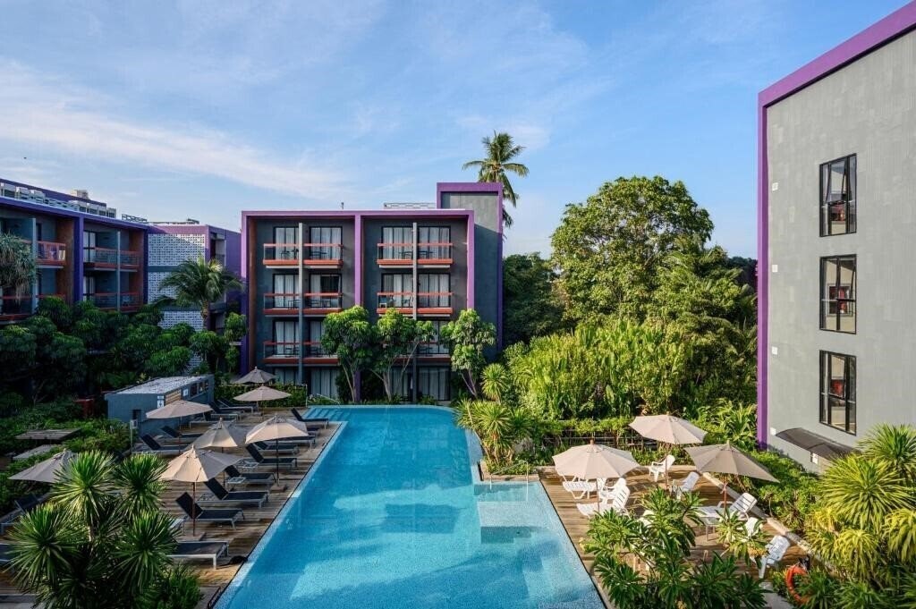 Фото Holiday Inn Express Patong Beach Central 3*