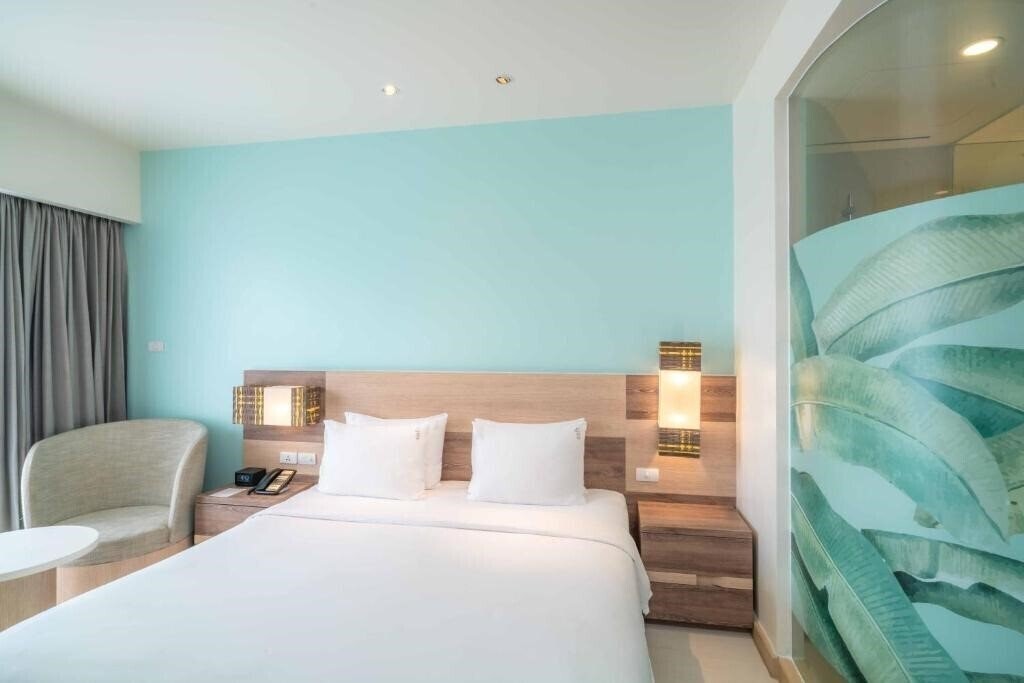 Изображение Holiday Inn Express Patong Beach Central 3*