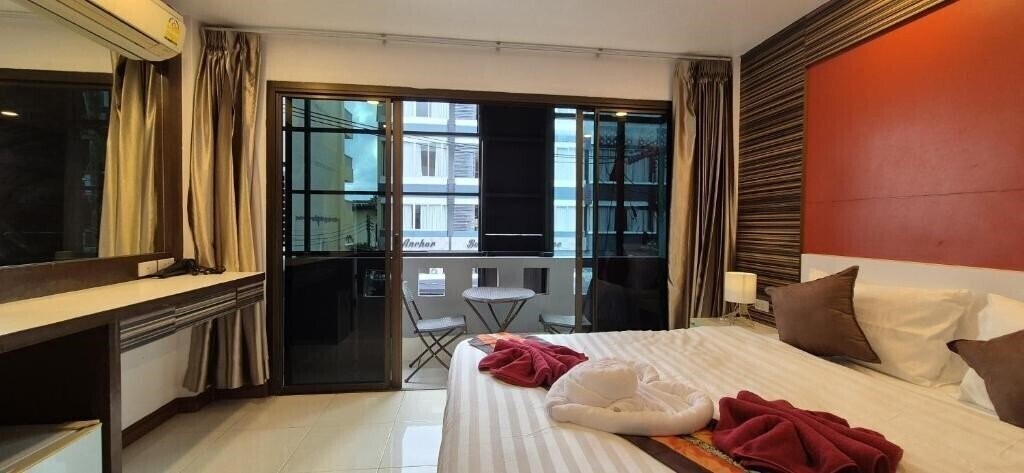 Patong Max Value Hotel 3* суреті