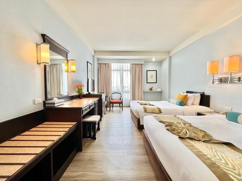 Фото Phuket Merlin 4*