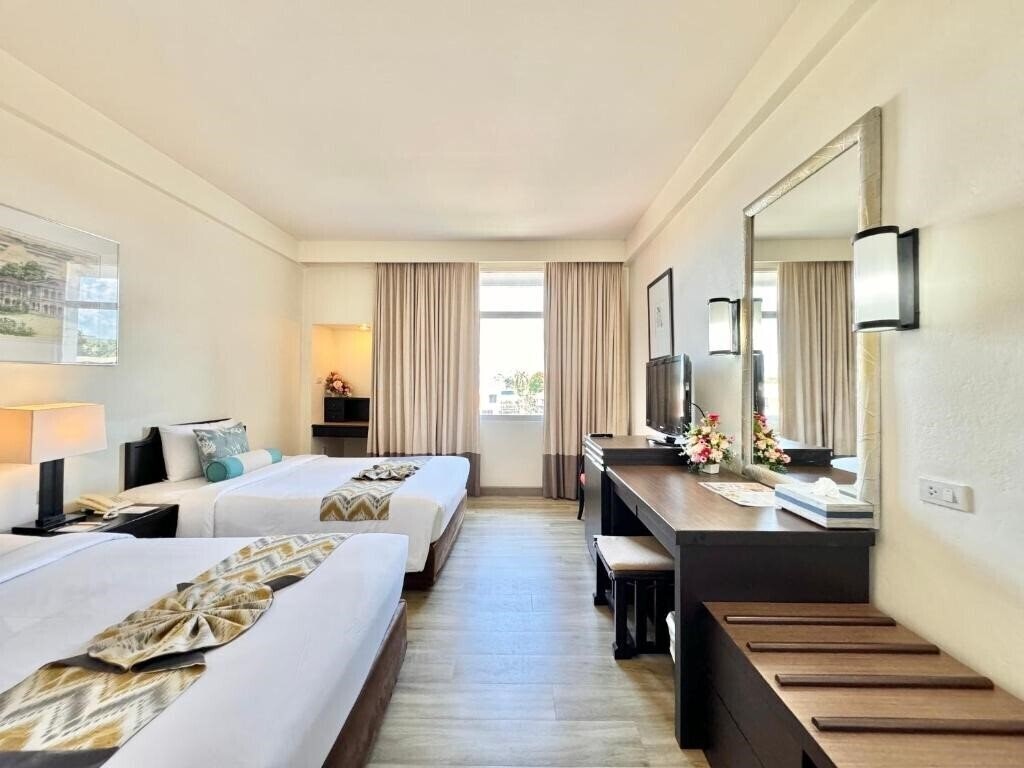 Phuket Merlin 4* суреті