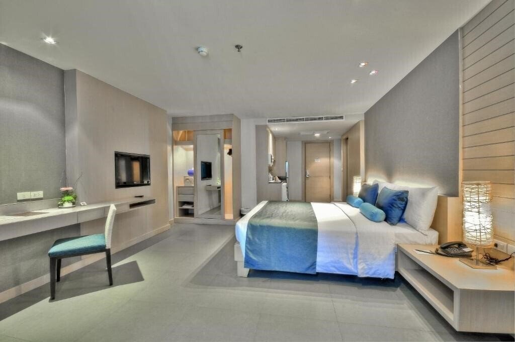 Фото The Ashlee Heights Patong Hotel & Suites 4*