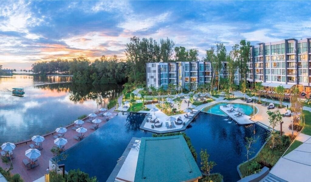 Cassia Phuket 4* қонақ үйі