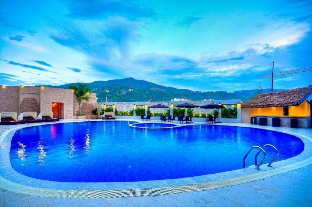 Отель Patong Heritage 4*