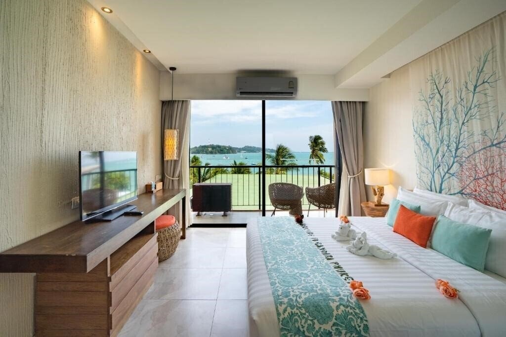 Фото Bandara Phuket Beach Resort 4*