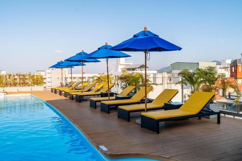 Фото Days Inn Patong Beach 3*