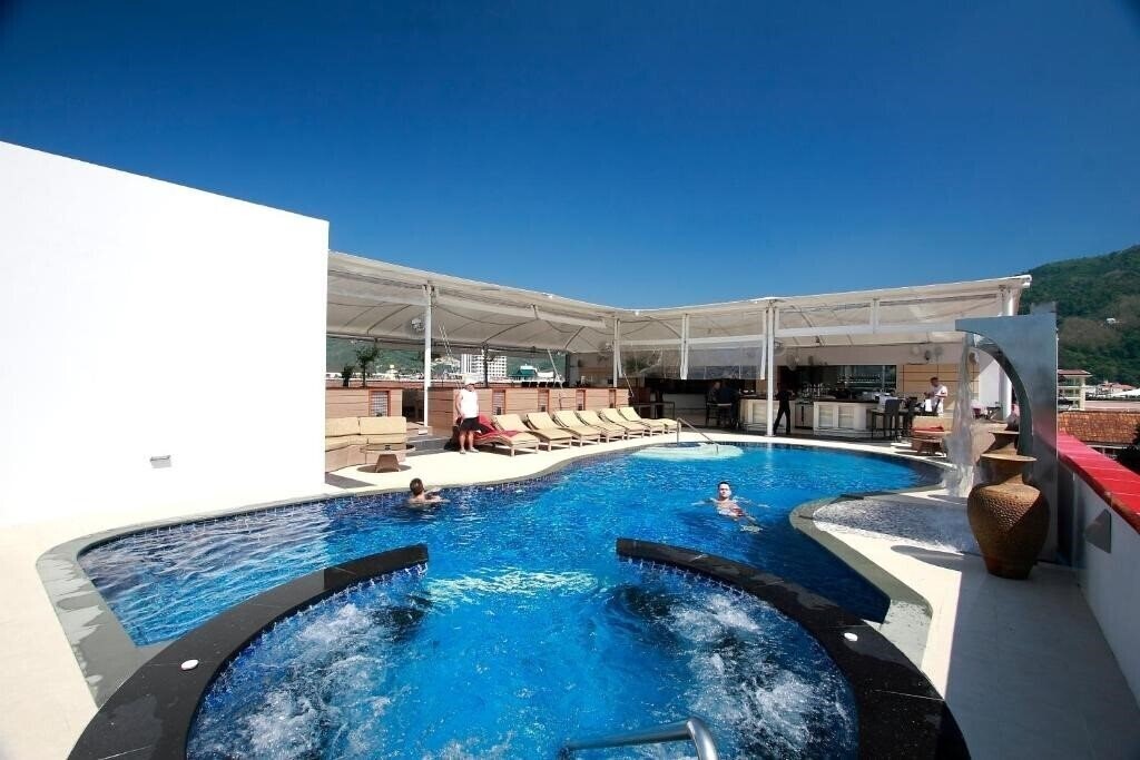 Отель Absolute Bangla Suites 4*