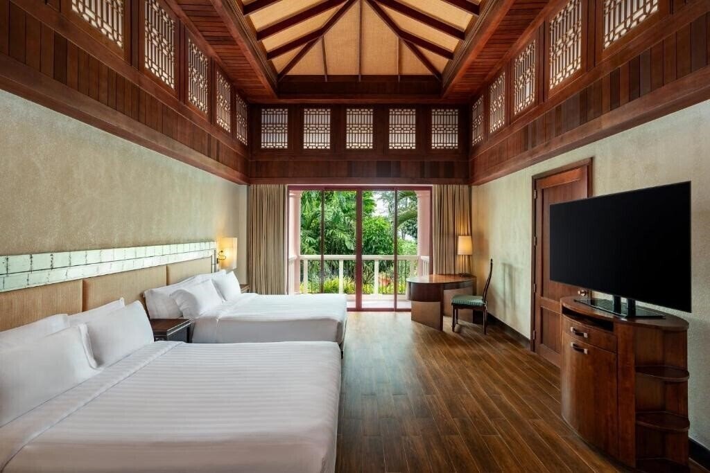 Centara Grand Beach Resort Phuket 5* суреті