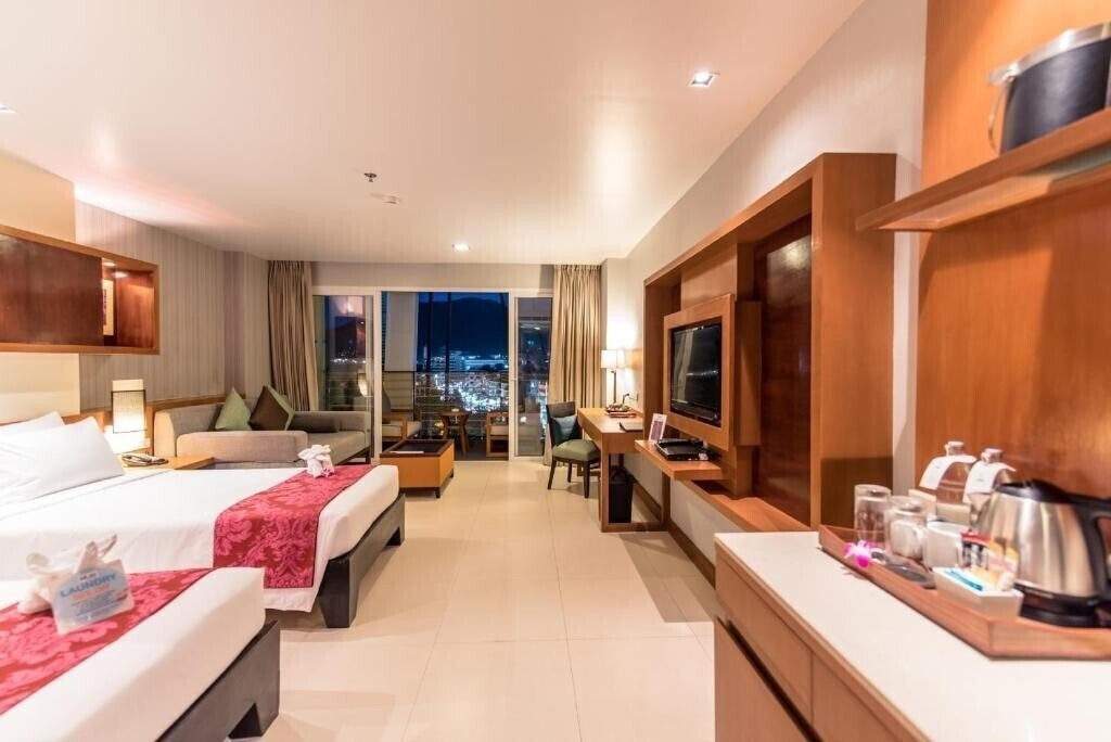 Фото Ashlee Hub Hotel Patong 3*