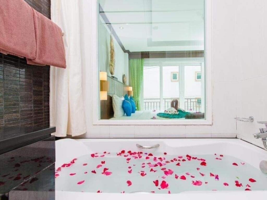 Azure Phuket Hotel 3* фотосуреті