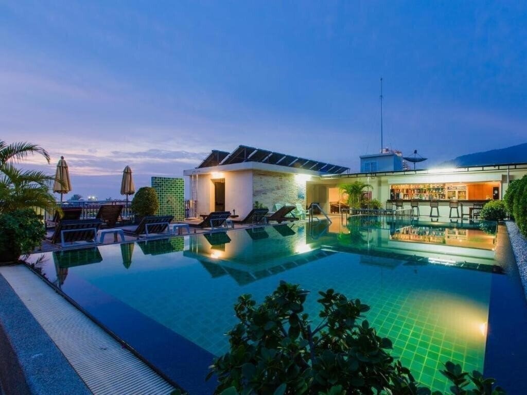 Azure Phuket Hotel 3* суреті