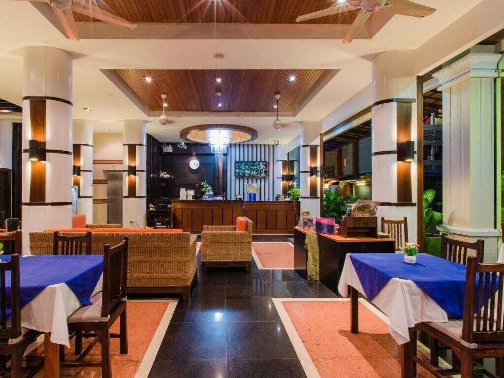 Azure Phuket Hotel 3* суреті