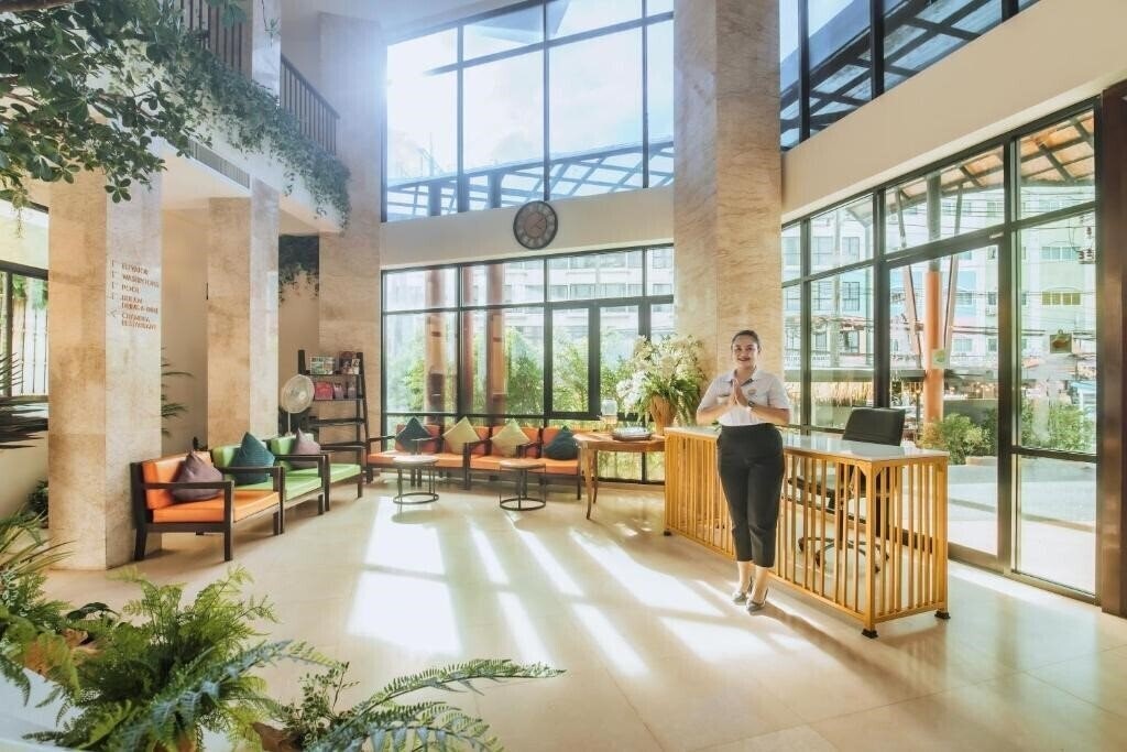The Lunar Patong Hotel 4* суреті